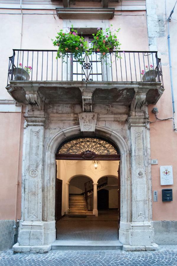 Palazzo Salini - Appartamento Familiare Sulmona Exteriör bild
